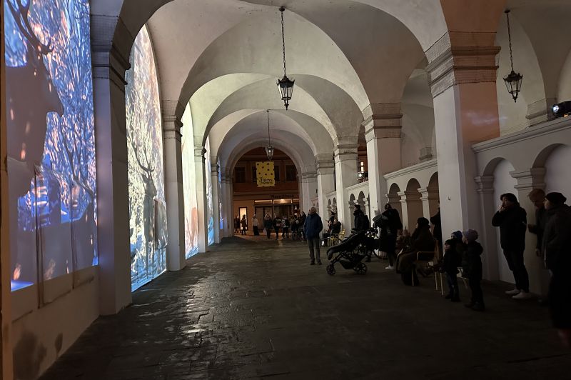 'Zeit des Lichts' – eine monumentale Projektion zum Auftakt des Ravensburger Christkindlesmarkts 2025 (Foto: David Hetriuc)