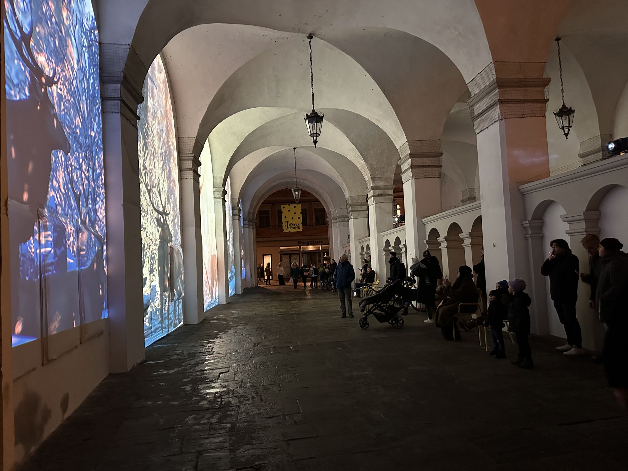 'Zeit des Lichts' – eine monumentale Projektion zum Auftakt des Ravensburger Christkindlesmarkts 2025 (Foto: David Hetriuc)