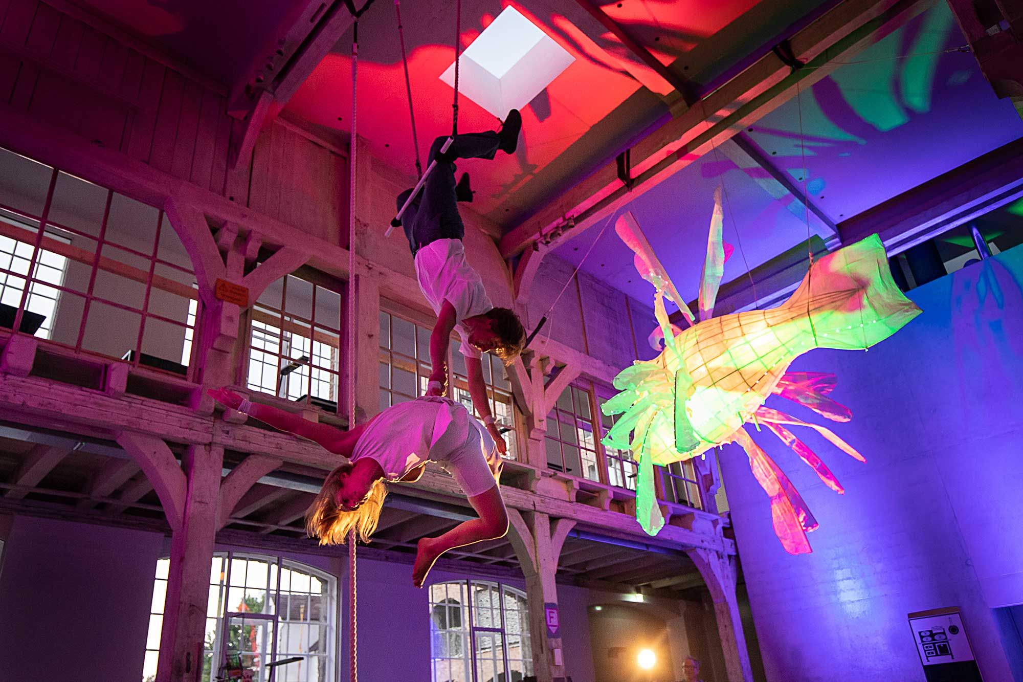 Opening: Liv & Tobi, Trapez-Show