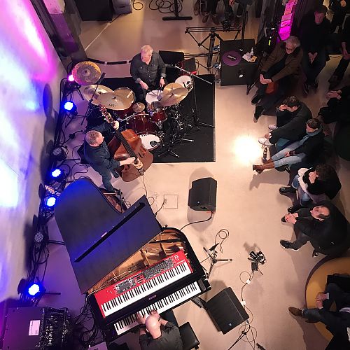 Sofakonzert: Jacob Karlzon Trio